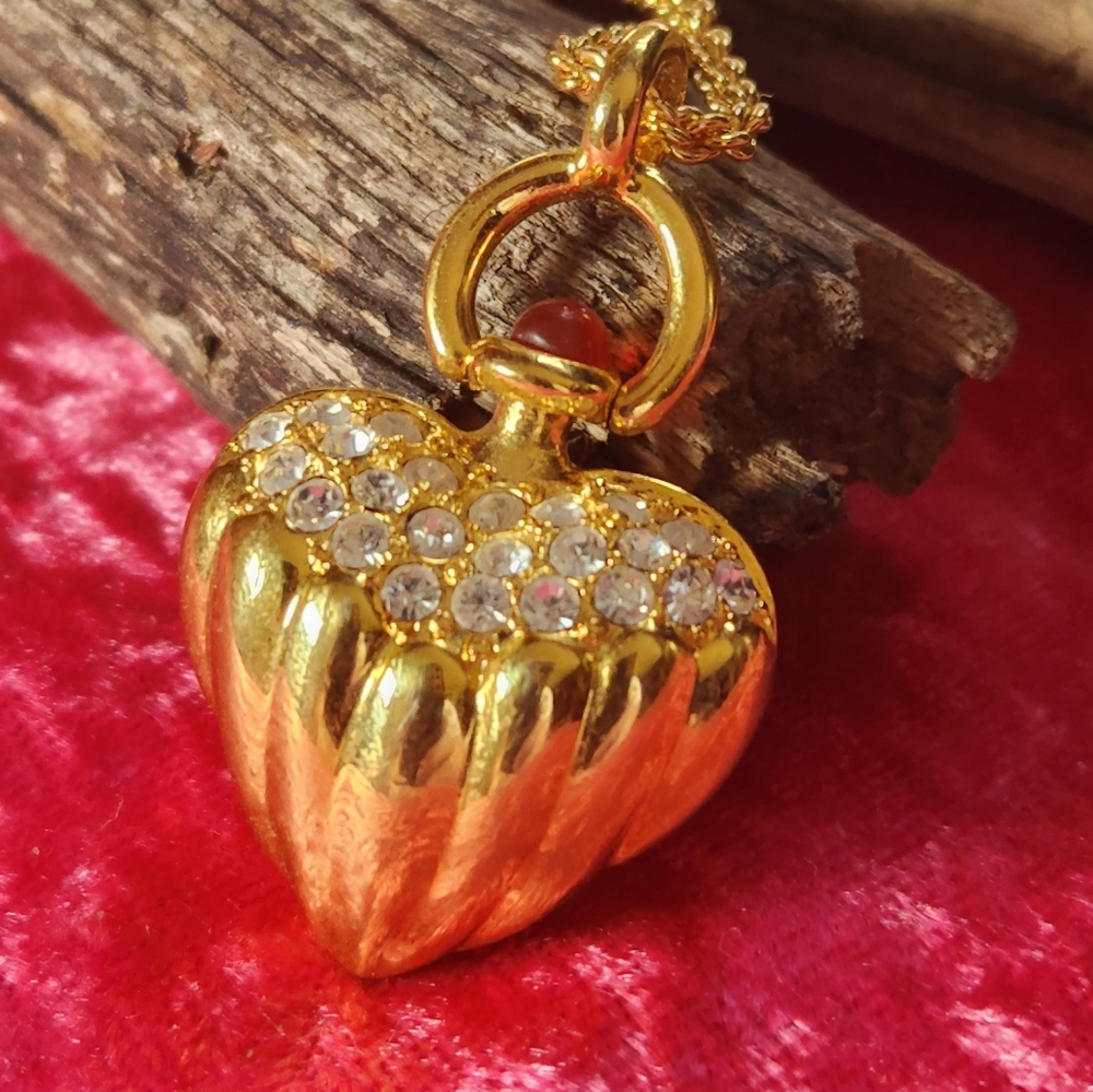 Joan Rivers Heart necklace